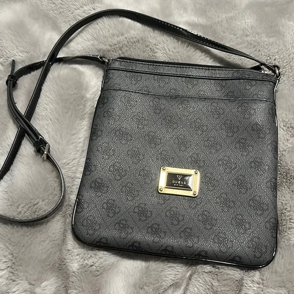GUESS CROSSBODY - Picture 1 of 3